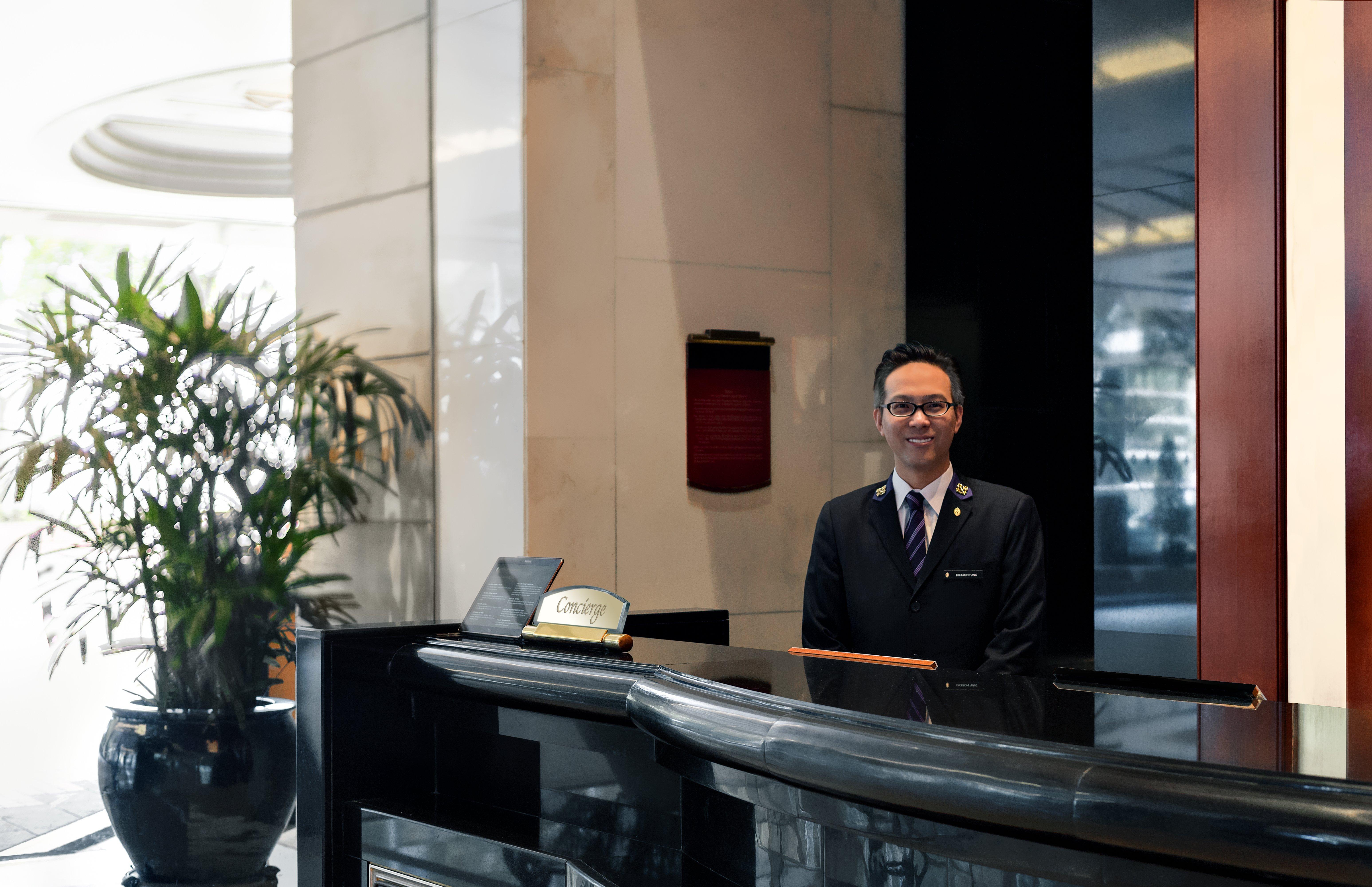 Intercontinental Grand Stanford Hong Kong By Ihg Hotel Kültér fotó A hotel concierge