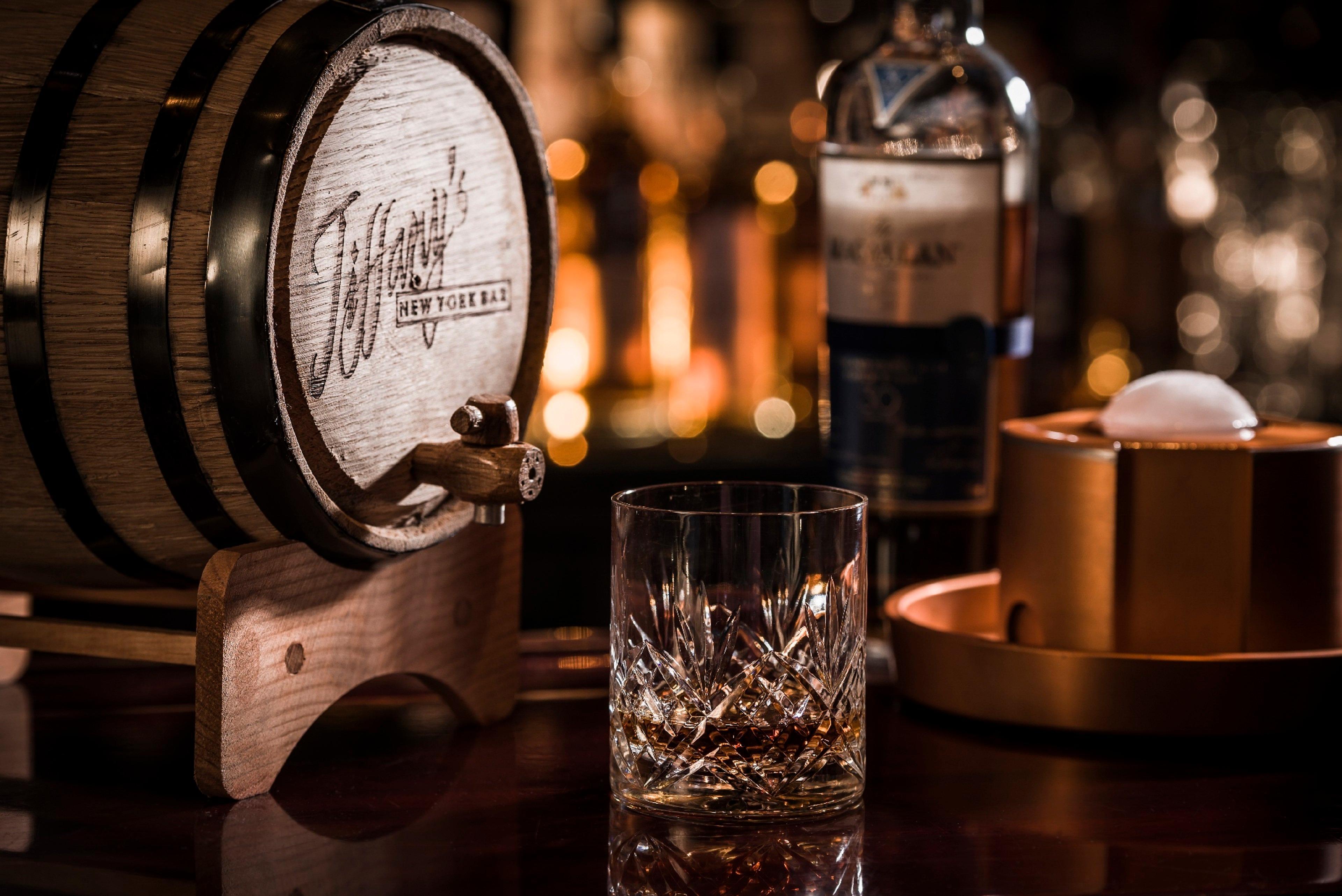 Intercontinental Grand Stanford Hong Kong By Ihg Hotel Kültér fotó A glass of bourbon