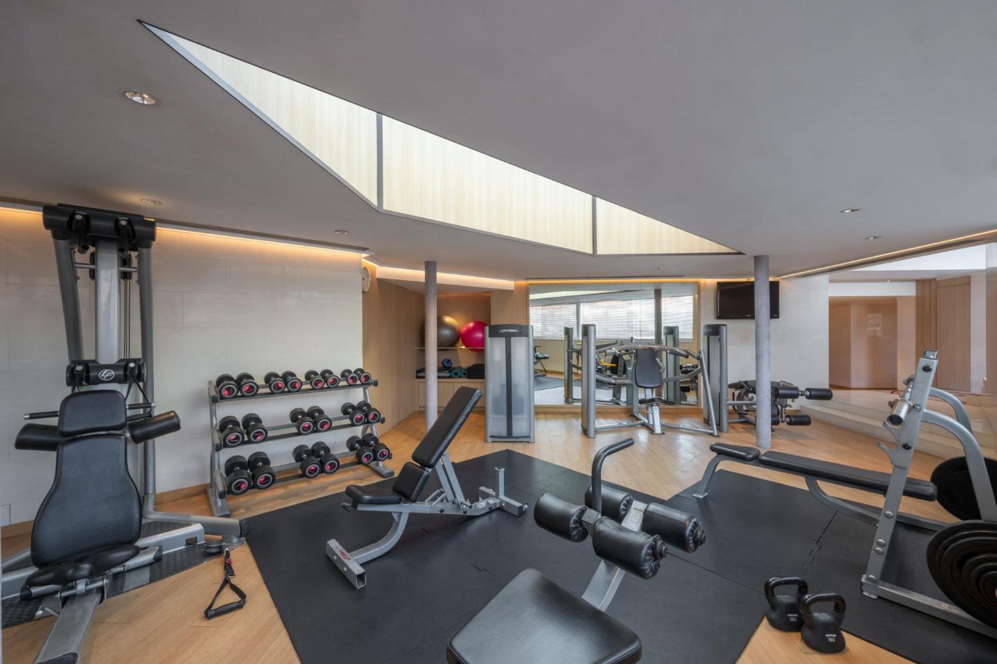 Intercontinental Grand Stanford Hong Kong By Ihg Hotel Kültér fotó The gym at the 108 Pancrasset