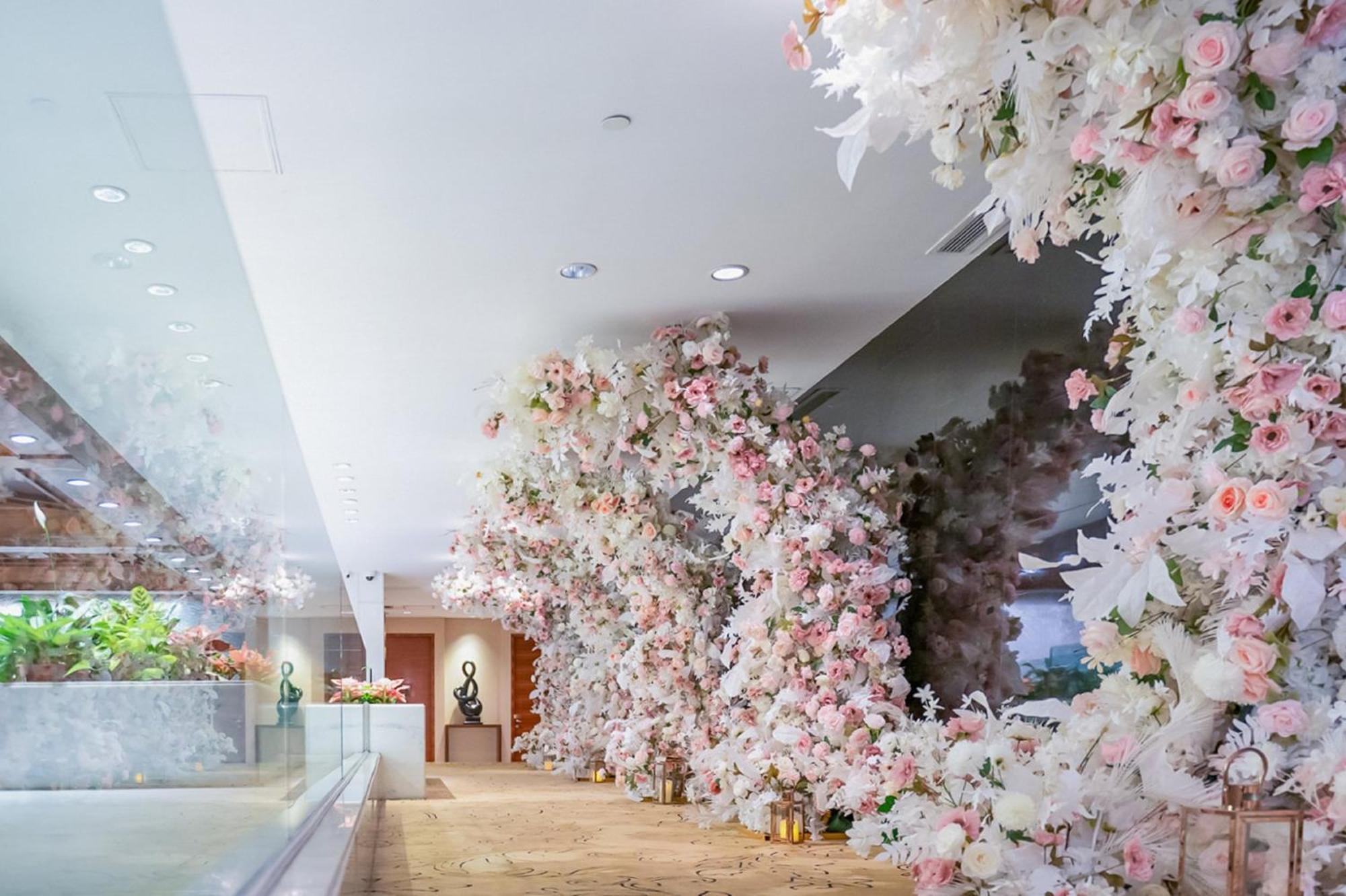 Intercontinental Grand Stanford Hong Kong By Ihg Hotel Kültér fotó Flower exhibition at the hotel